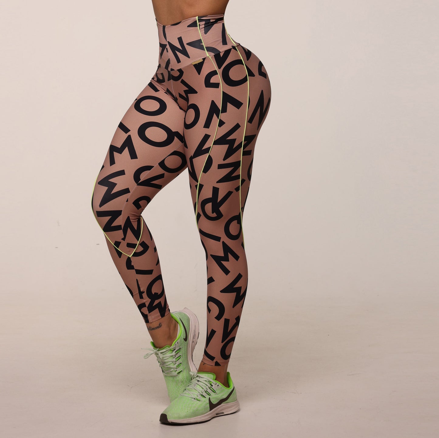 Letters Legging Brasileño Scrunch & Crop Top