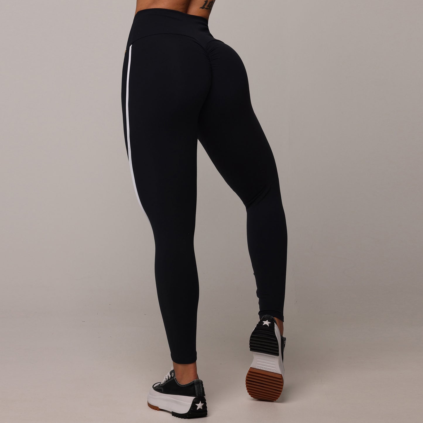 Black & White Legging de Compresión Brasileño Scrunch (5 Estrellas) & Crop Top