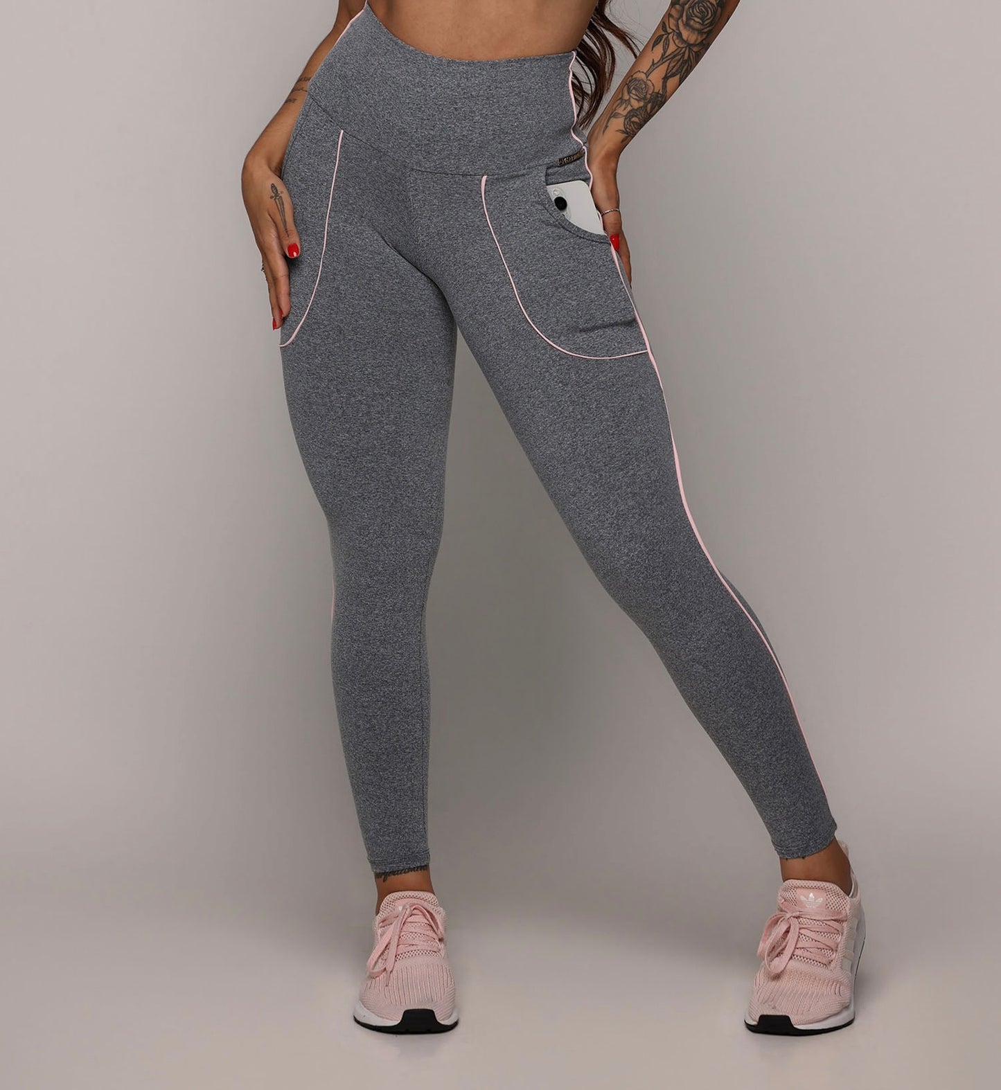 Legging de Compresión Gris & Rosa Brasileño Scrunch con Bolsillos (5 Estrellas)