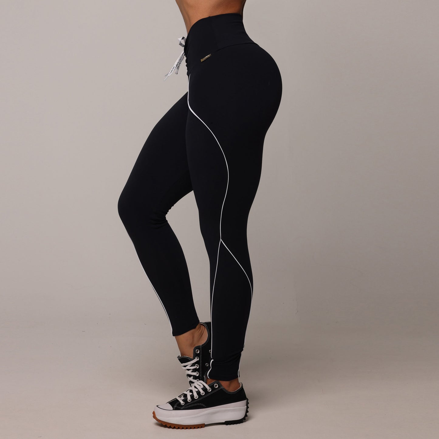 Black & White Legging de Compresión Brasileño Scrunch (5 Estrellas) & Crop Top