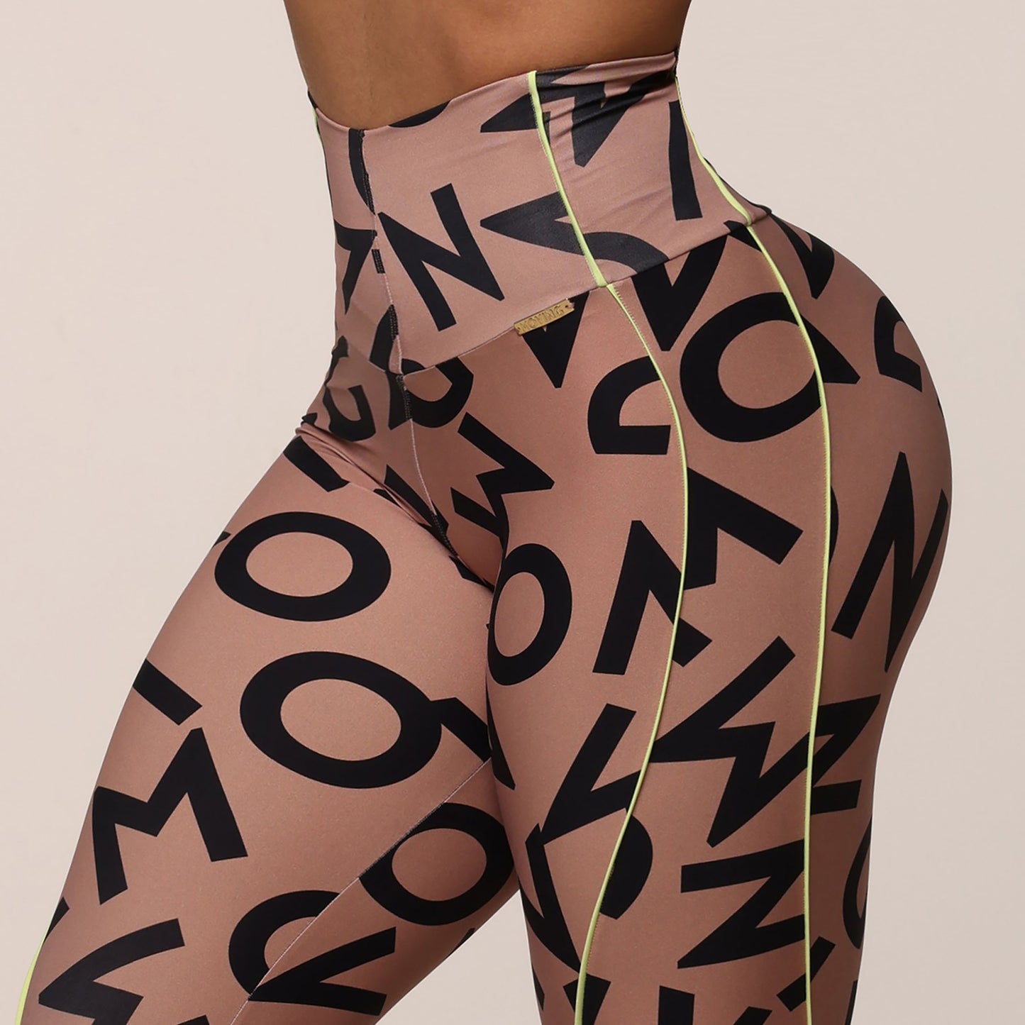 Letters Legging Brasileño Scrunch & Crop Top