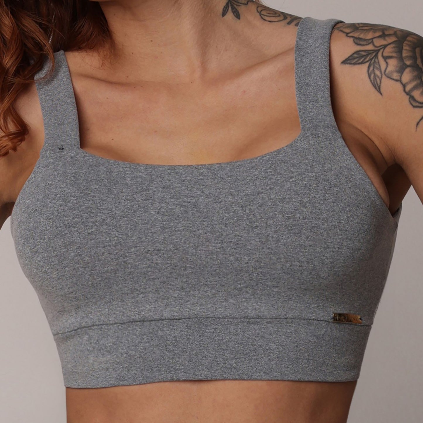 Legging de Compresión Gris & Rosa Brasileño Scrunch (5 Estrellas) & Crop Top