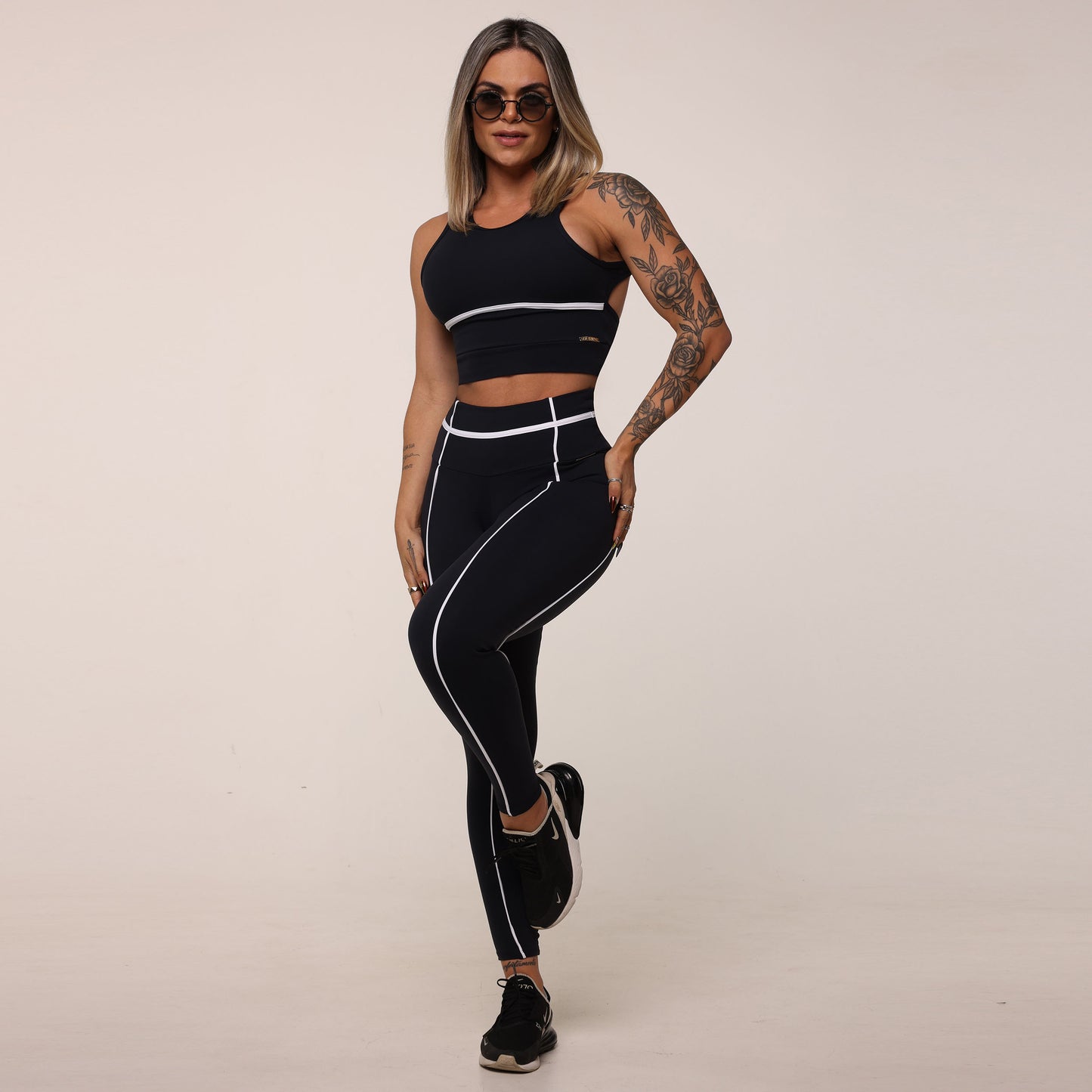 Black & White Legging de Compresión Brasileño Scrunch (5 Estrellas) & Crop Top