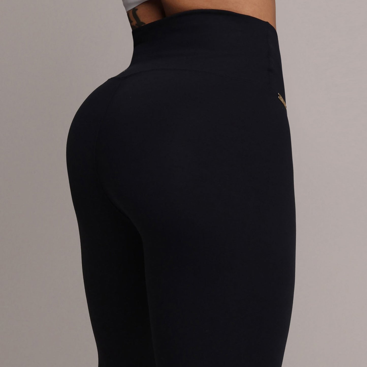 Legging de Compresión Brasileño Negro (5 Estrellas) & Crop Top Negro & Blanco