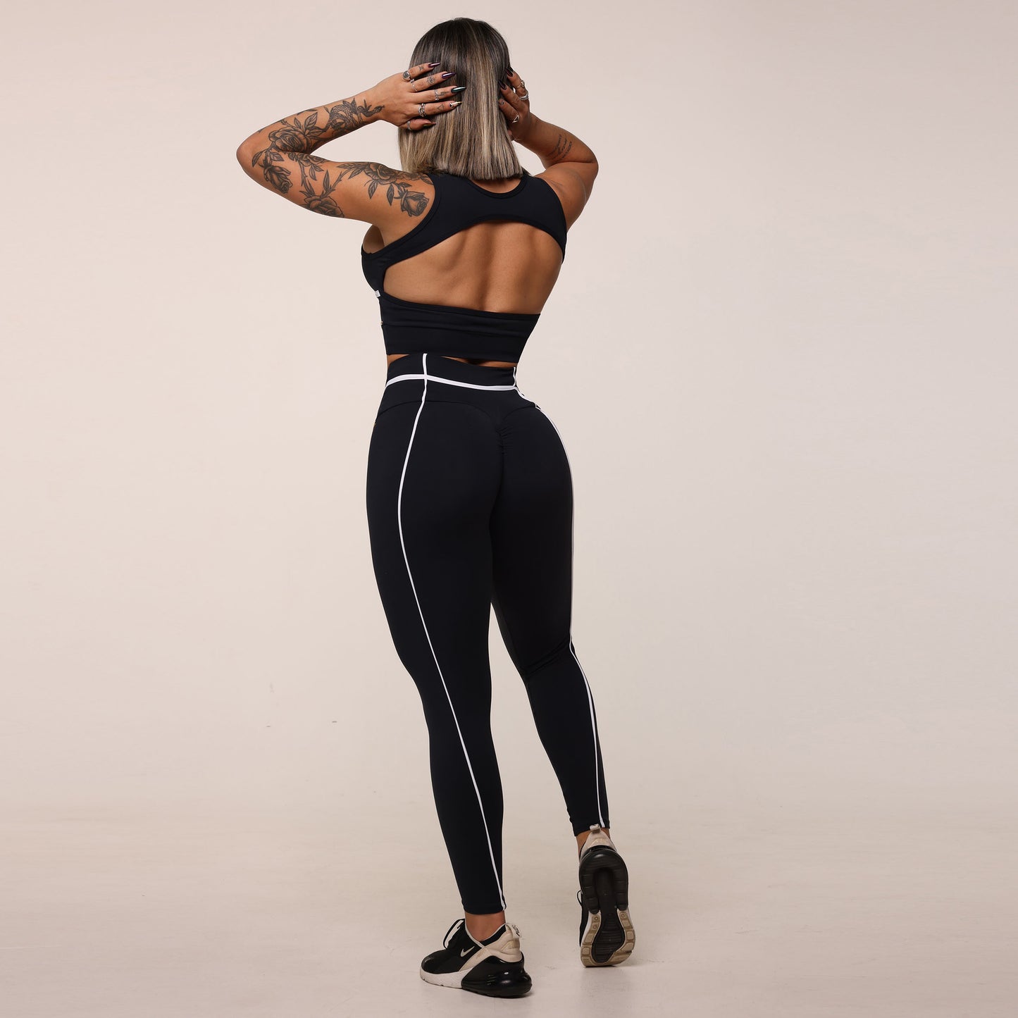 Black & White Legging de Compresión Brasileño Scrunch (5 Estrellas) & Crop Top