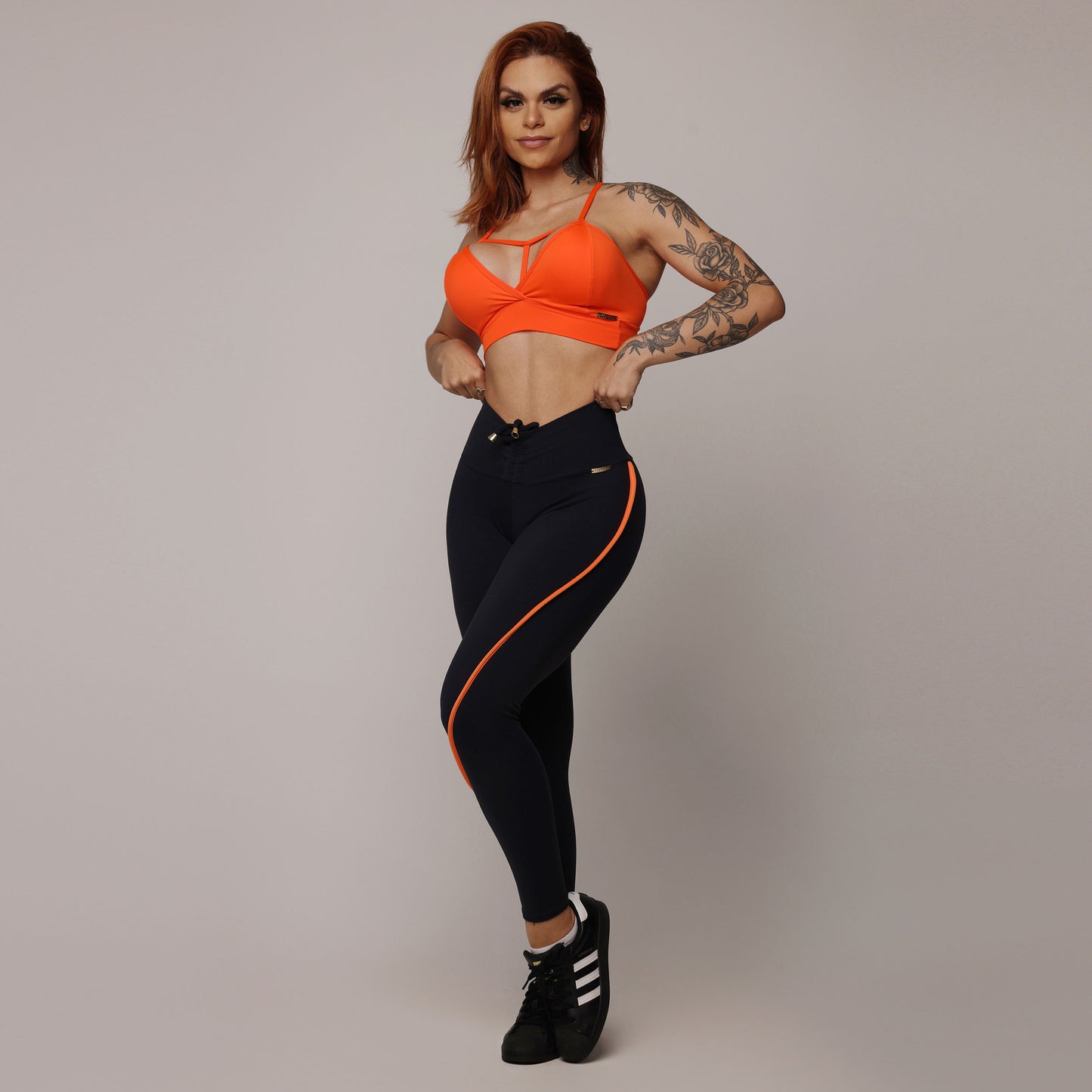 Legging de Compresión Negro & Orange Brasileño Scrunch (5 Estrellas) & Crop Top