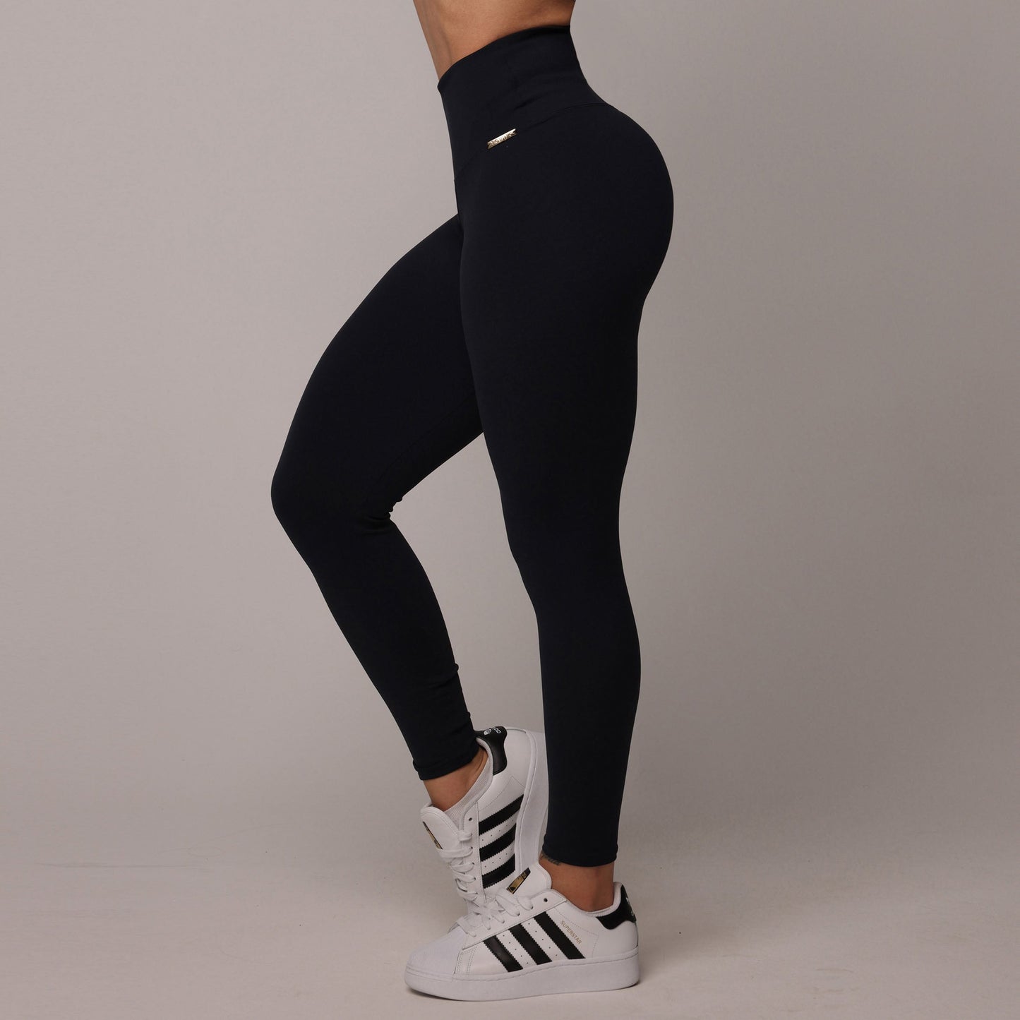 Legging de Compresión Brasileño Negro (5 Estrellas) & Crop Top Negro & Blanco