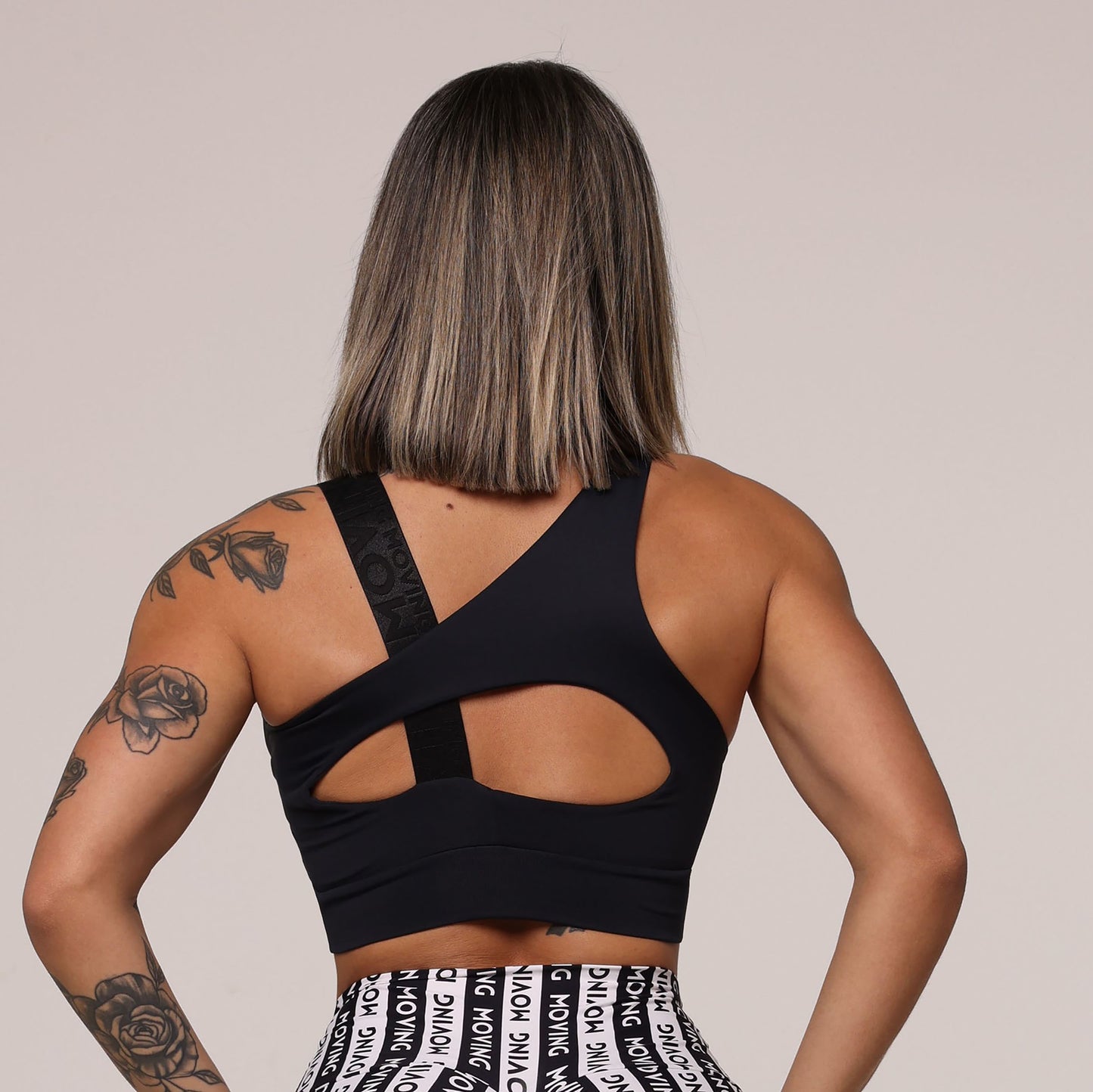 Legging de Compresión Negro & Blanco Brasileño Scrunch con Bolsillos (5 Estrellas) & Crop Top