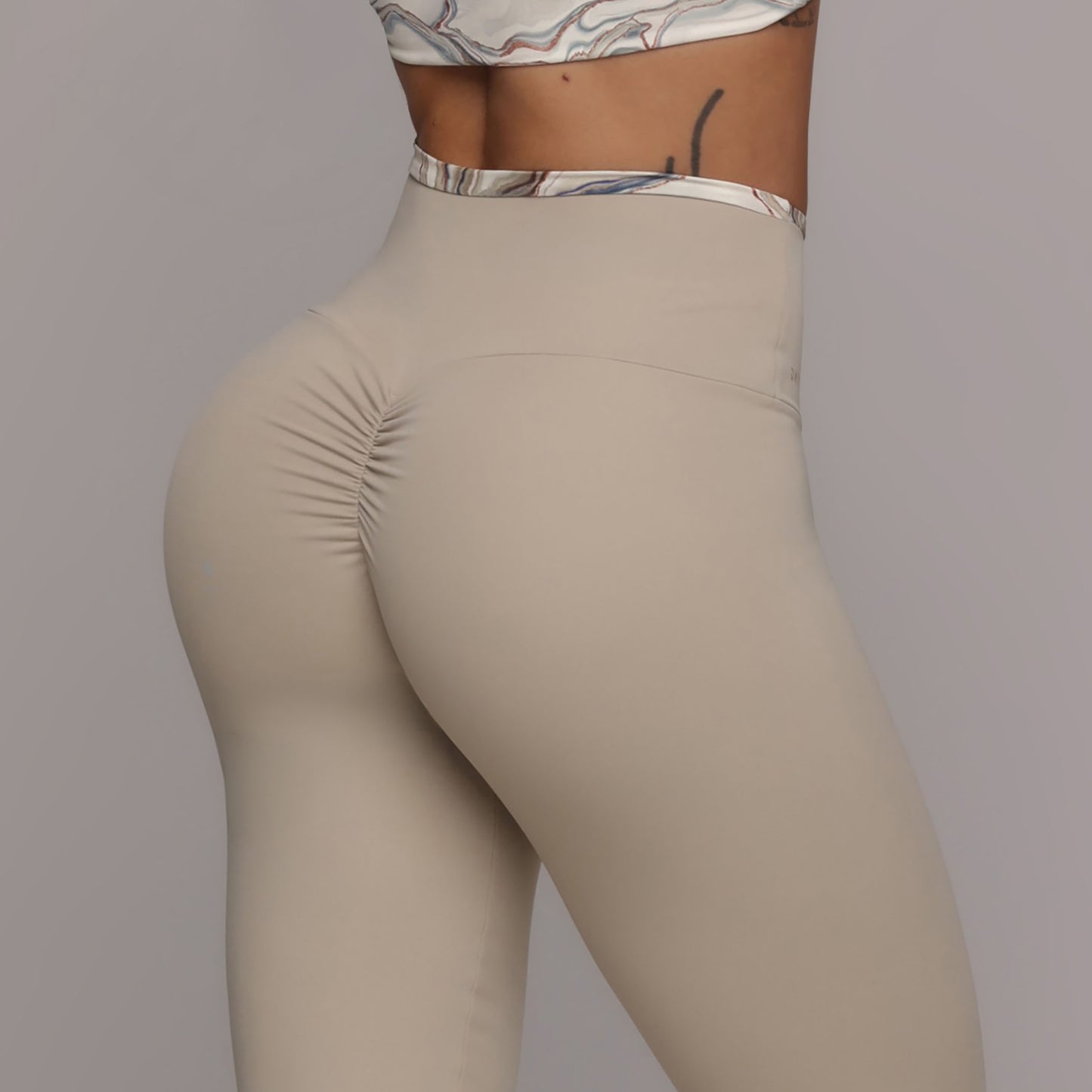 Legging de Compresión Brasileño Scrunch Ivory (5 Estrellas)