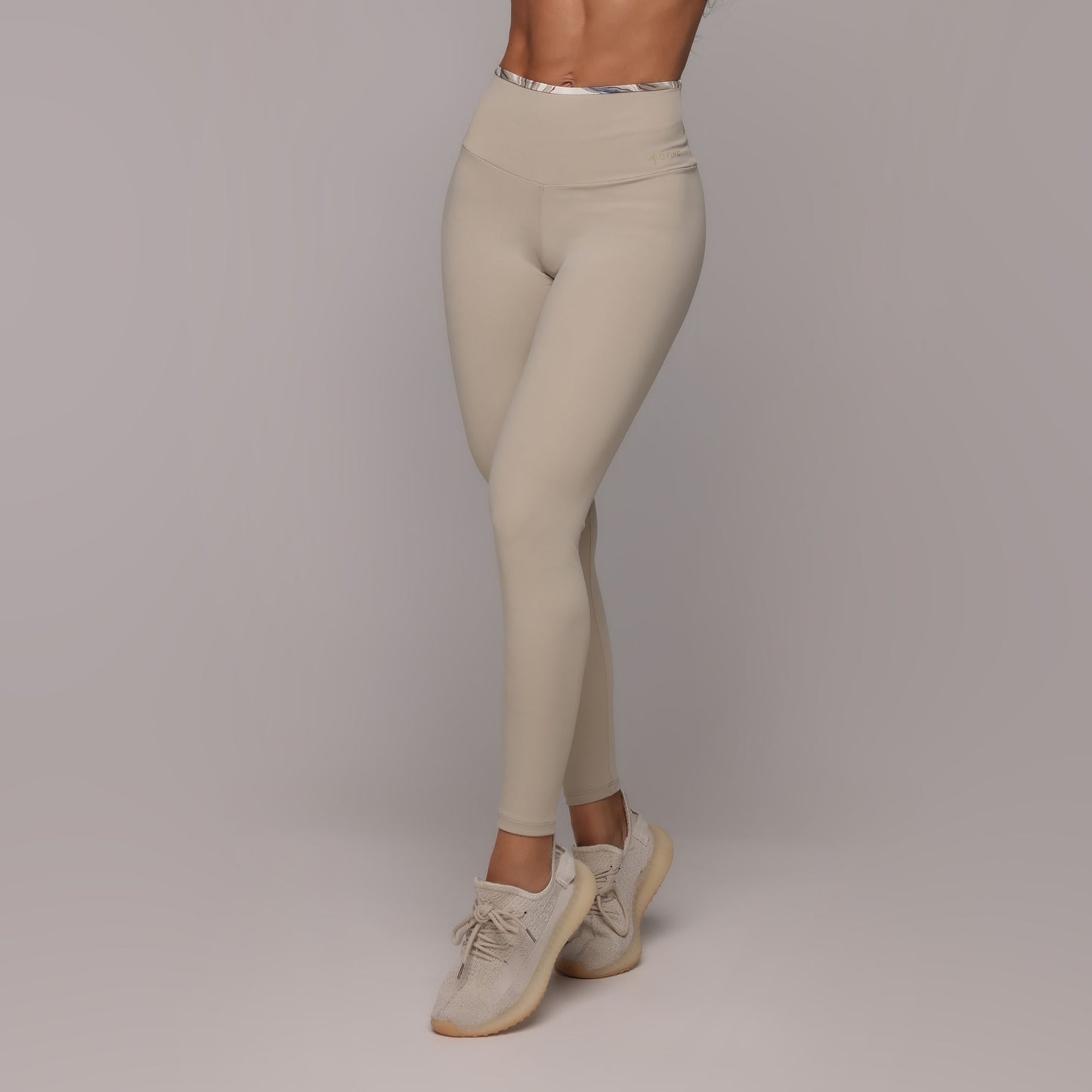 Legging de Compresión Brasileño Scrunch Ivory (5 Estrellas)