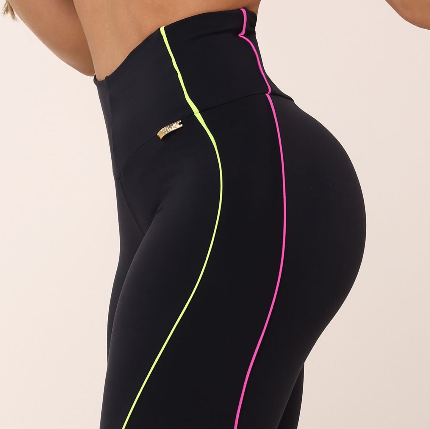 Legging de Compresión Negro & Líneas Neones Brasileño (5 Estrellas) & Crop Top Violeta