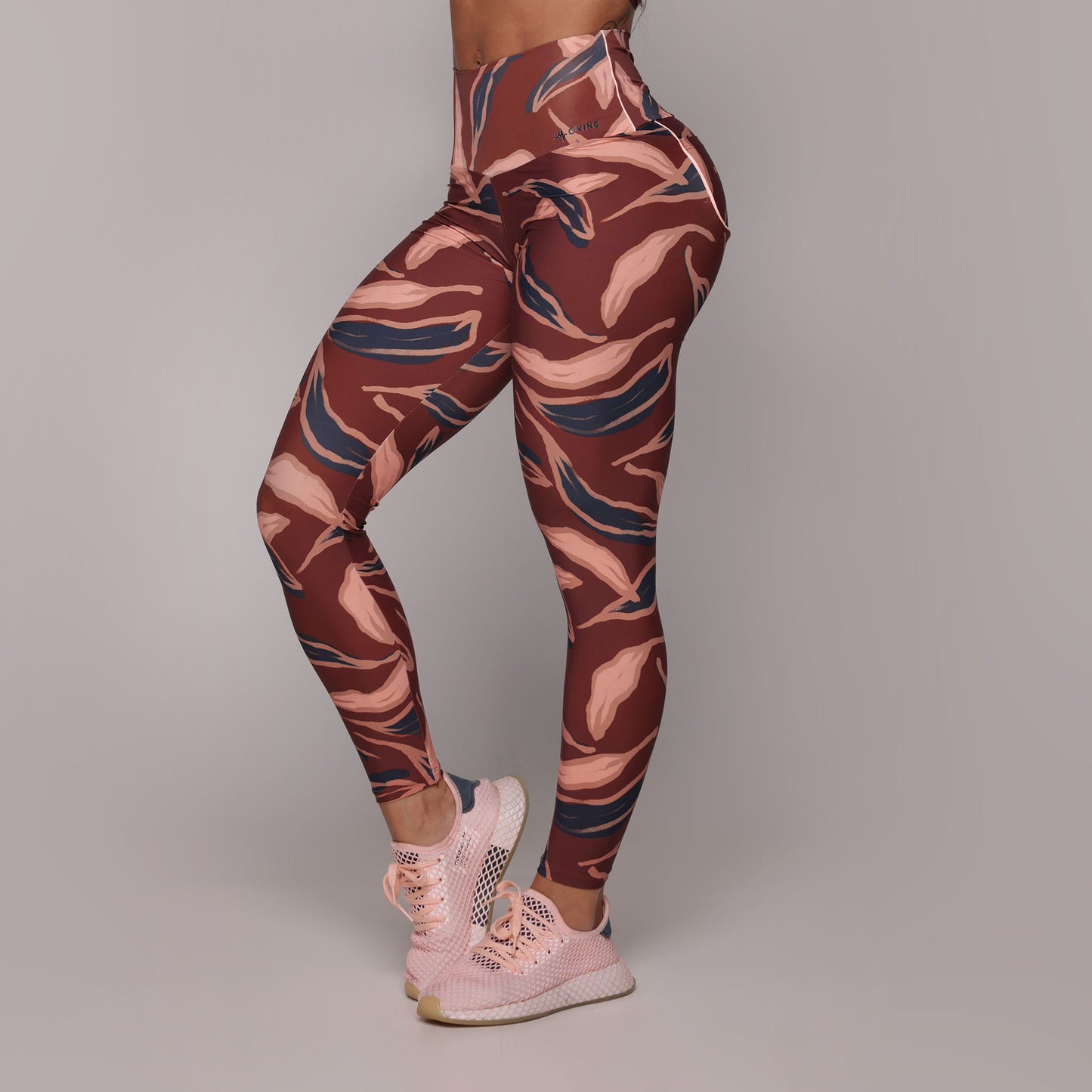 Amara Legging Brasileño Scrunch con Bolsillos & Crop Top