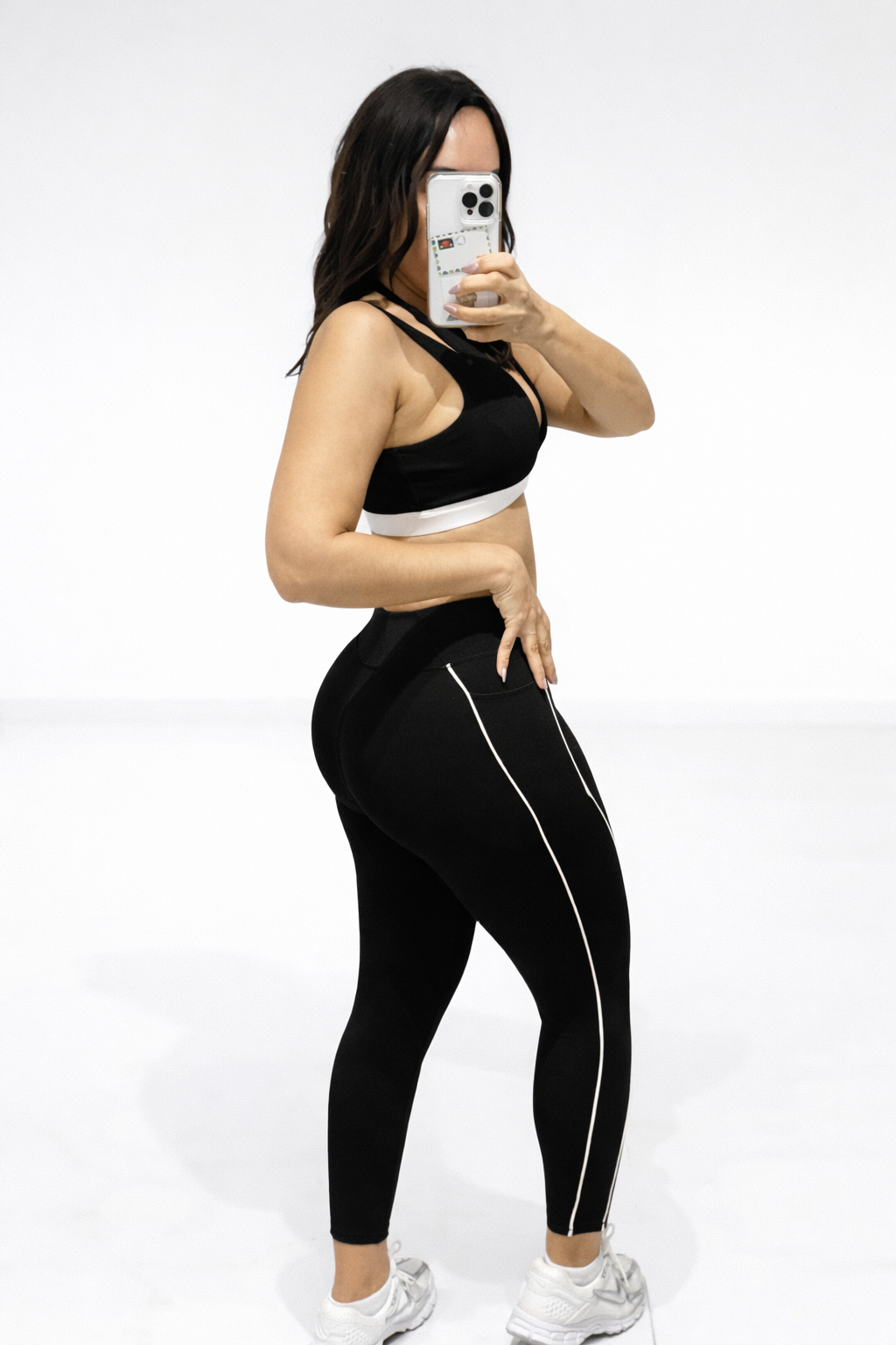 Coquet Black Legging con Bolsillos & Crop Top