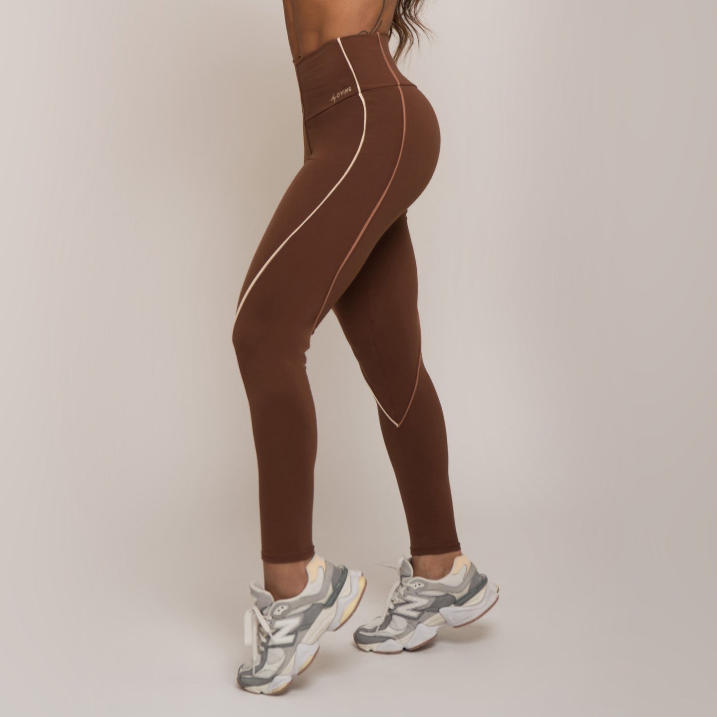 Legging de Compresión Brasileño Mocha Scrunch (5 Estrellas) & Crop Top