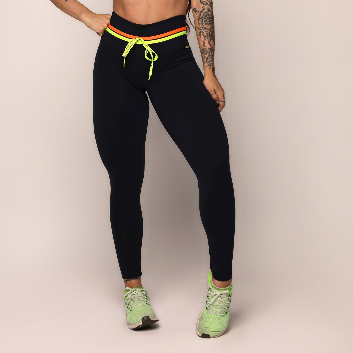 Legging de Compresión Brasileño Scrunch Líneas Neones (5 Estrellas)