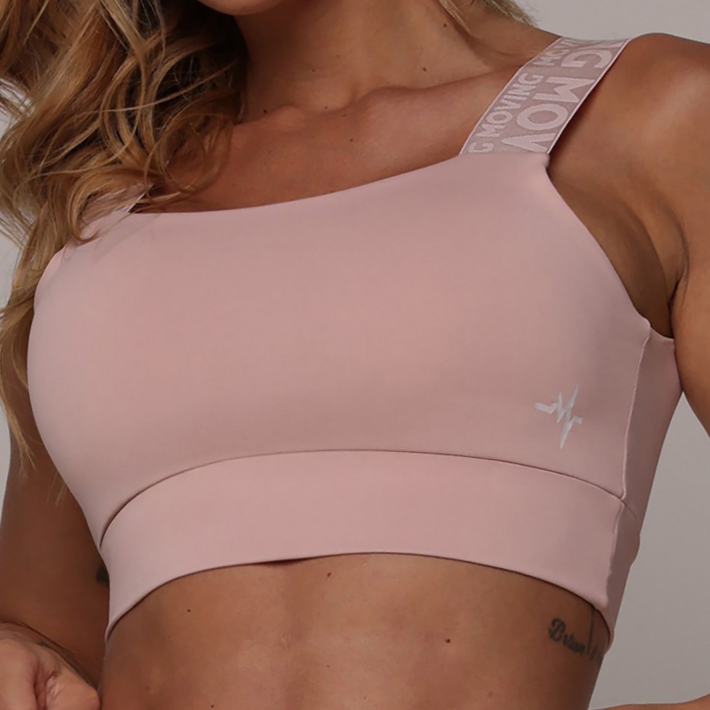 Amara Legging Brasileño Scrunch con Bolsillos & Crop Top