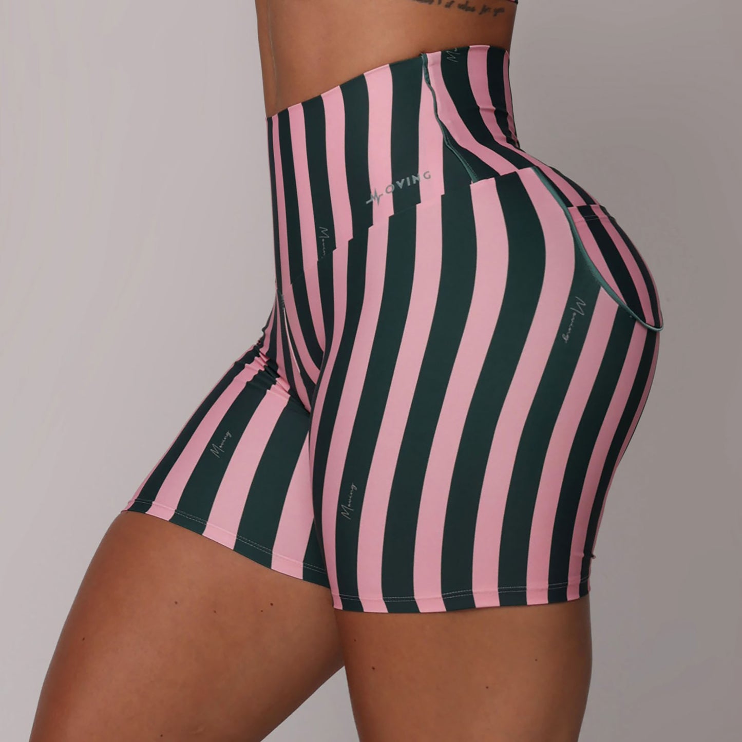 Beetlejuice Short Brasileño Scrunch con Bolsillos
