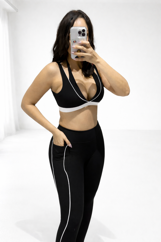 Coquet Black Legging con Bolsillos & Crop Top